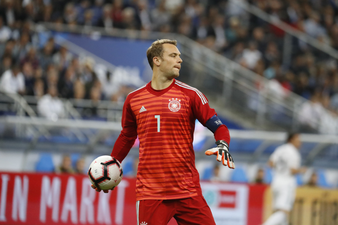 诺伊尔对国家队回归持开放态度,未来动向或于2026年3月明朗