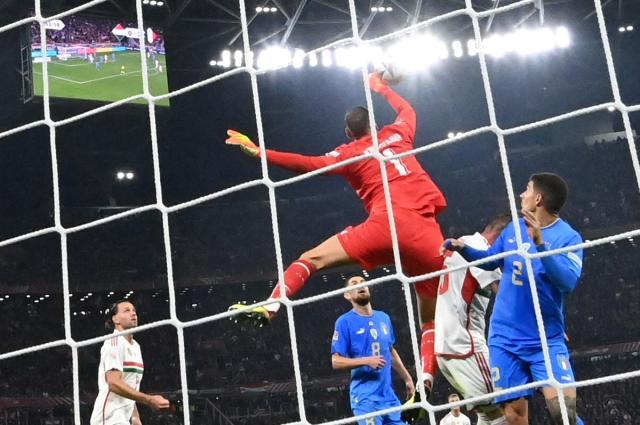 狗子28app-2球换来6分！00后新秀再破门 曼乔给小因扎吉上课